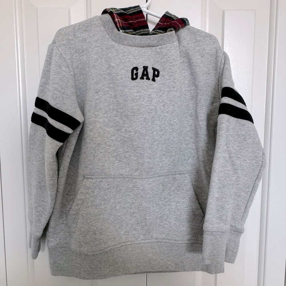 Gap Kids - boys size small (7), heather grey sweatshirt with plaid hood detail.